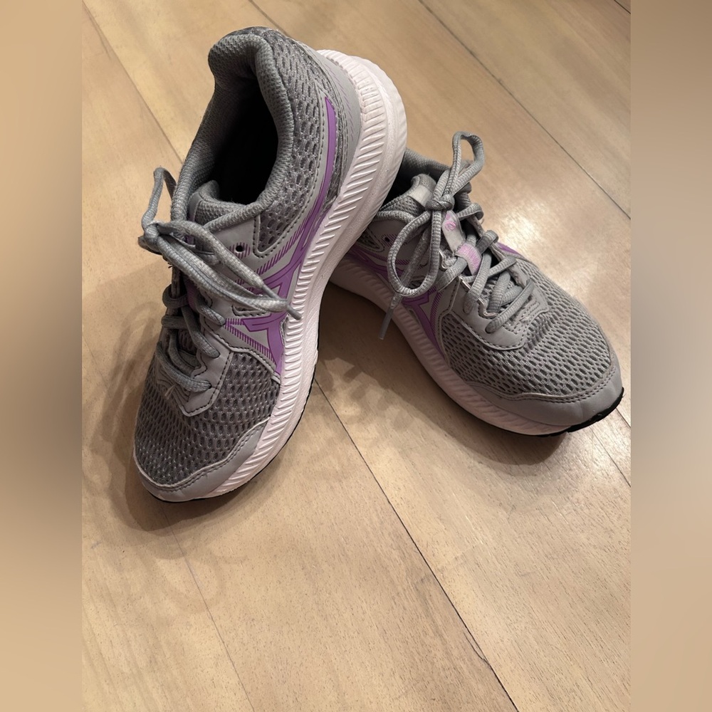 Girls Asics Contend 7 Gray and Lavender Running Shoes size 3